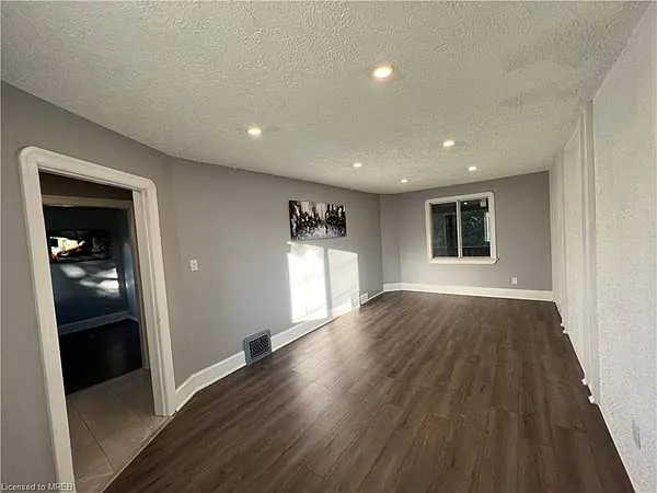115 Highland Road West Kitchener — Photo 3