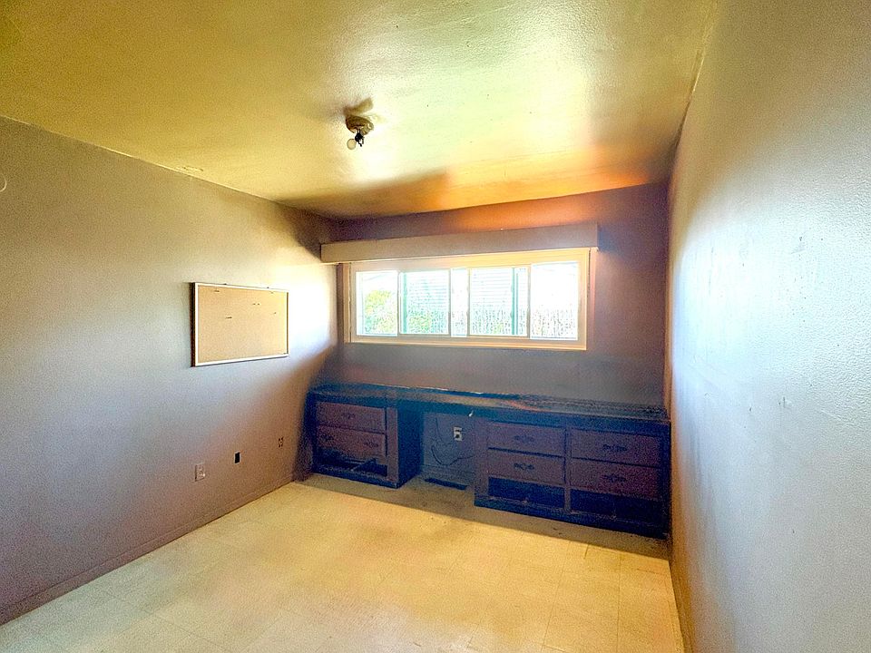 2nd image of 3232 Mary Ave