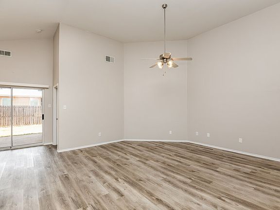 5th image of 3216 Florian Ln