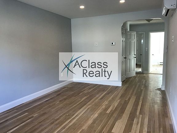 5th image of 2412 Hoyt Ave S #2U