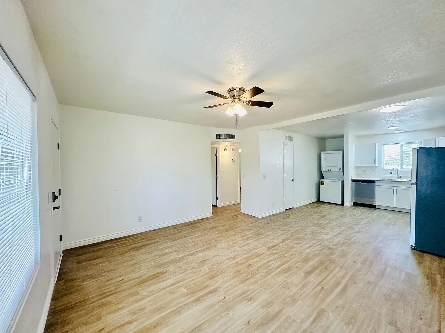 4424 Bellevue Newly Renovated Apartments with All Appliances Included! — Photo 2