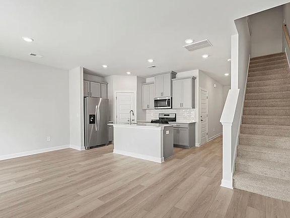 4th image of 114 Arrow Ct