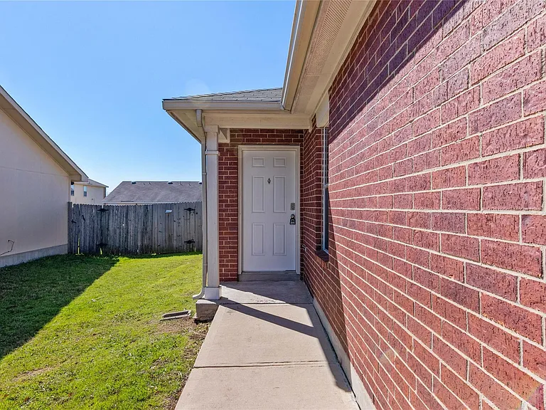 219 Almquist St — Photo 4