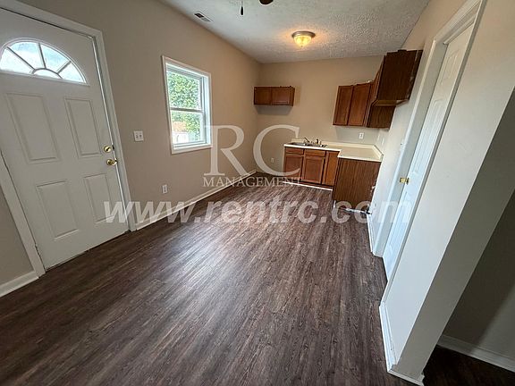 2nd image of 604B N Main St