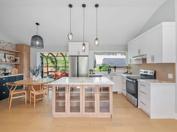 393 Paliser Cres S, Richmond Hill, ON L4C 1S2