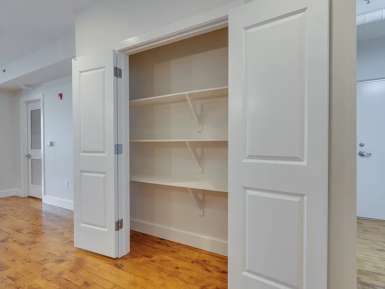 123 S Court Ave — Photo 16