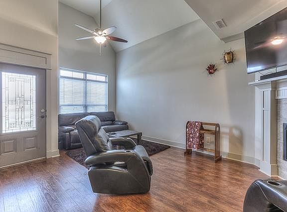 3rd image of 2543 Cason Ln