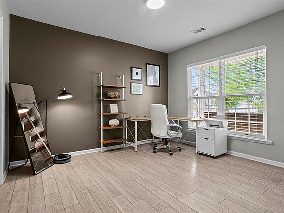4th image of 443 Timberleaf Rd
