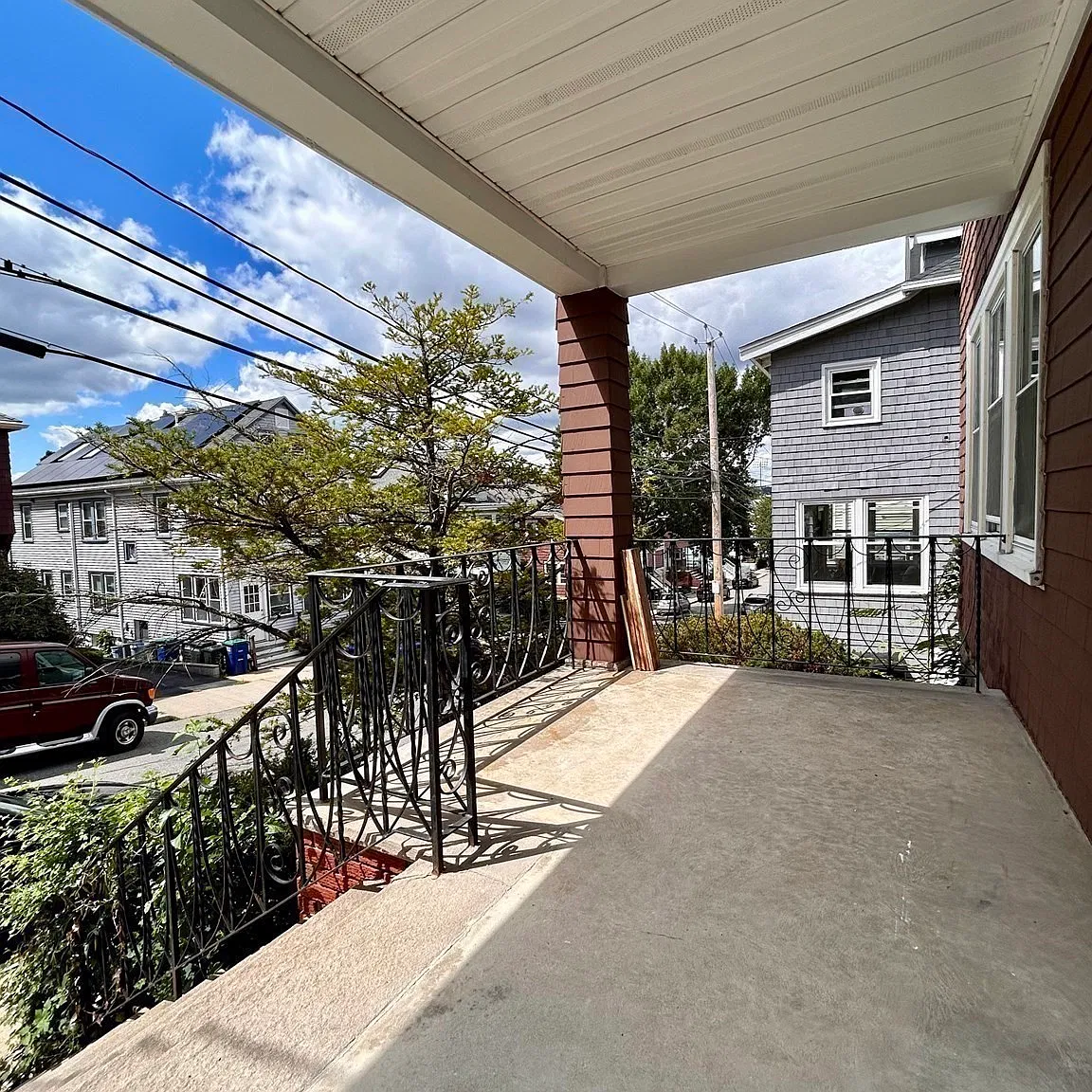 3 bed, 1.0 bath, 1800 sqft, $2,800 — Photo 2