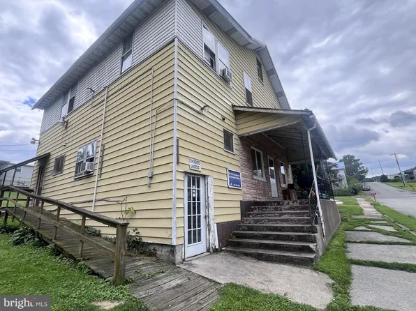 402 16th St, Saxton, PA 16678