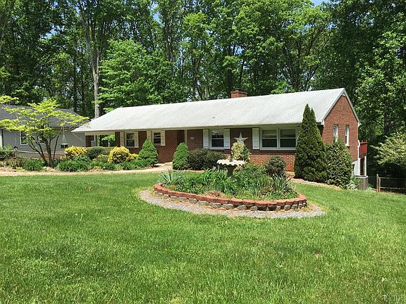 3rd image of 253 Oakland Cir