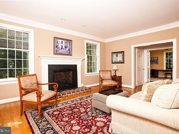 3rd image of 115 Newlin Green Cir