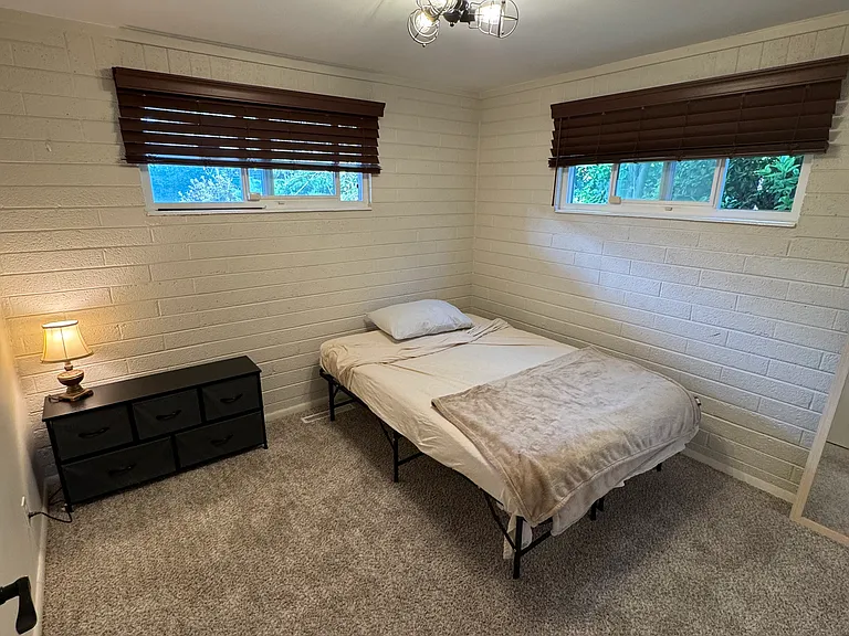 537 E Delno Dr — Photo 11