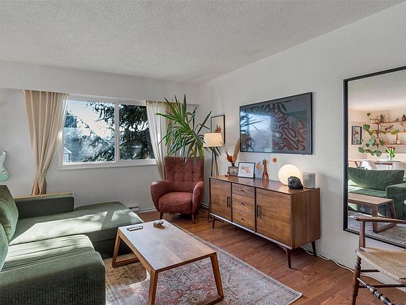 2nd image of 840 Craigflower Rd #4