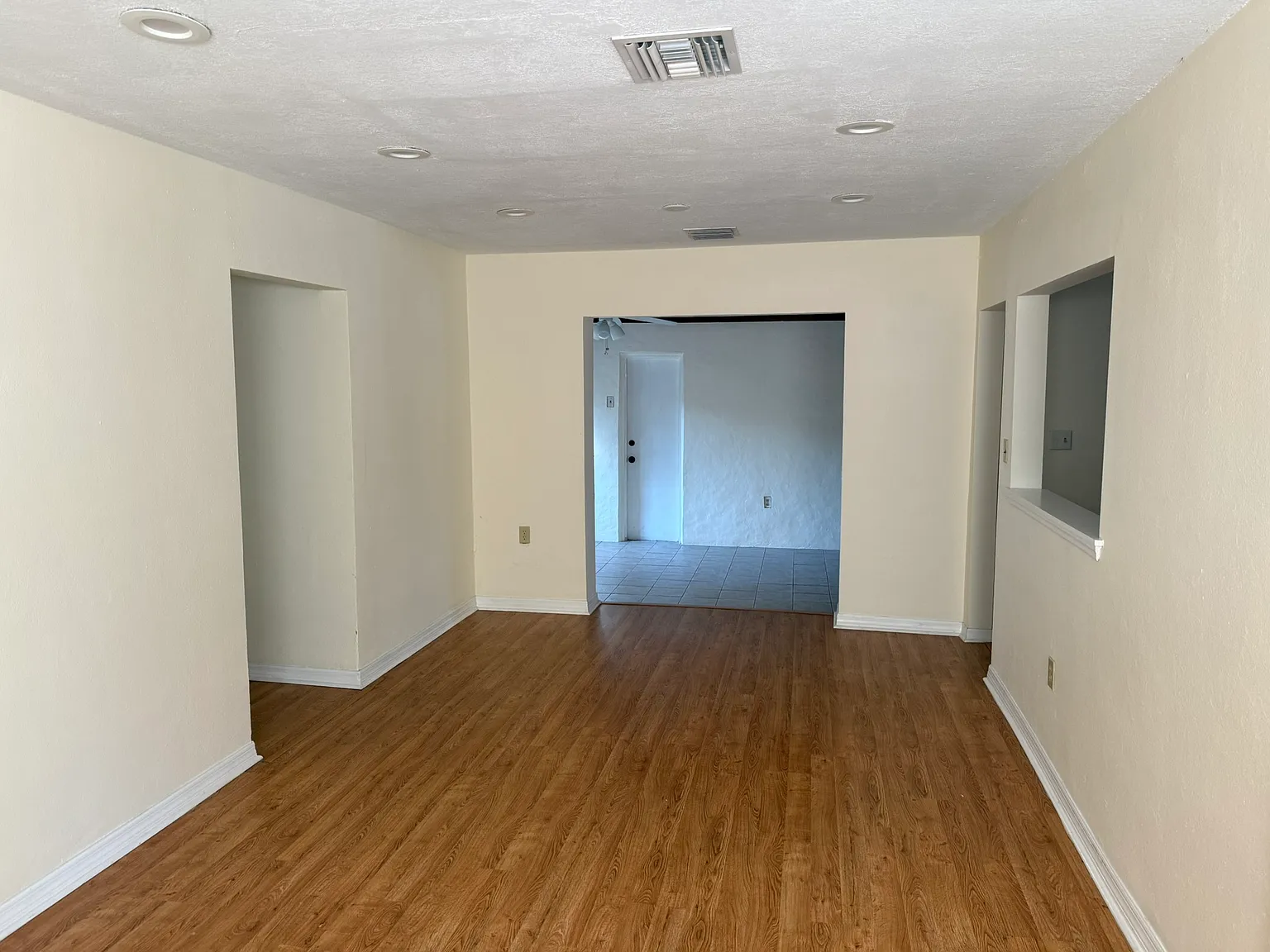 4 bed, 1449 sqft, $2,600 — Photo 2