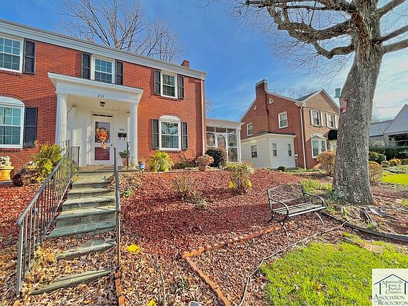 5th image of 211 Oakdale St