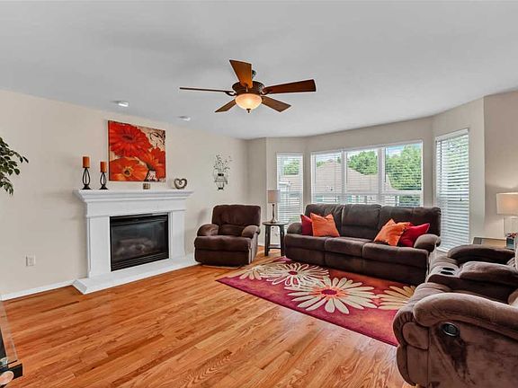 5th image of 67 Rivermeadows Dr