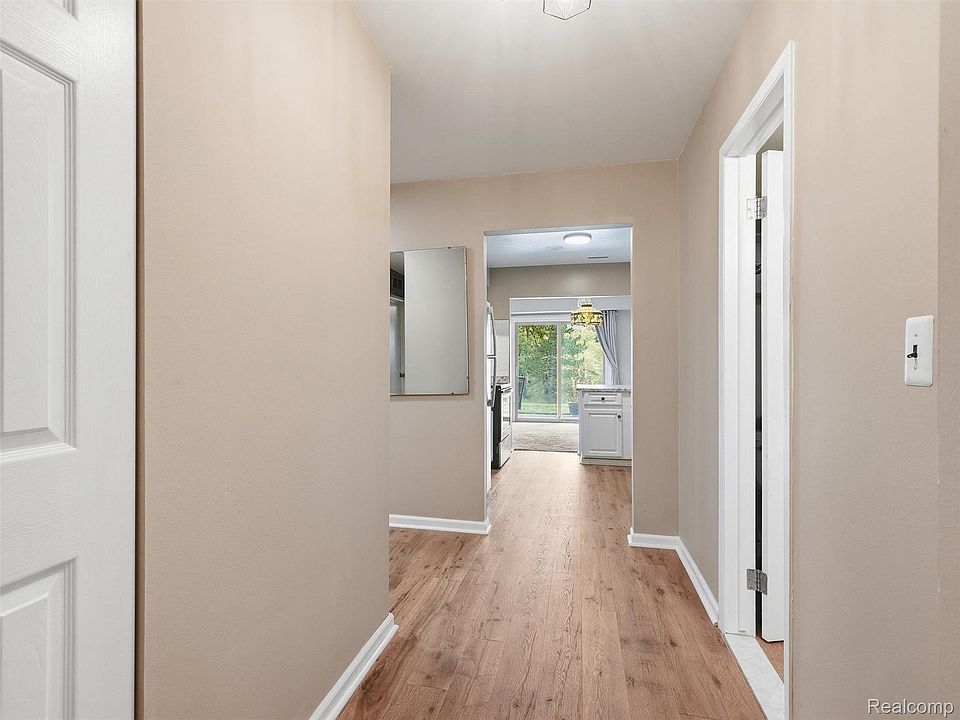 1677 Riverside Dr Apt 13, photo 4
