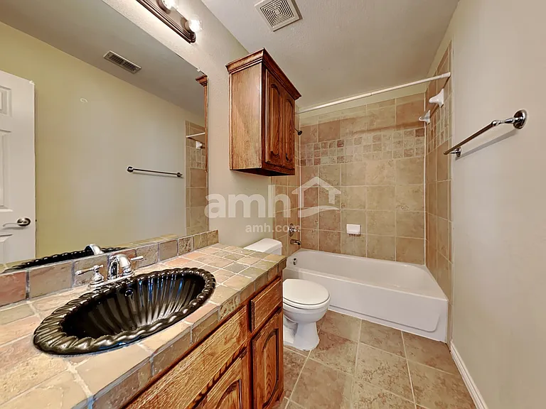 404 Roundrock Ln — Photo 18