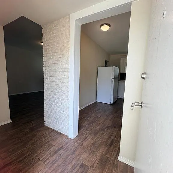 802C S Texas Blvd — Photo 16