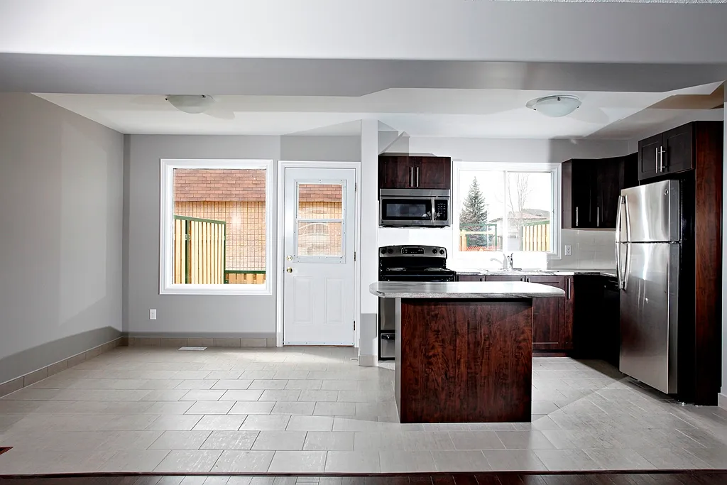 1717 Lansing Avenue — Photo 3