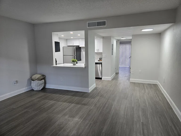 Veranda Flats — Photo 24