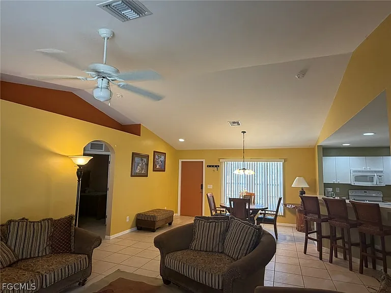 3732 NE 12th Pl — Photo 11