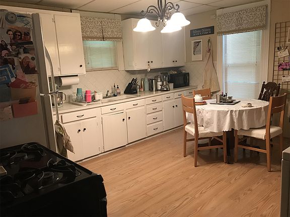 1009 W. 9th - Kitchen