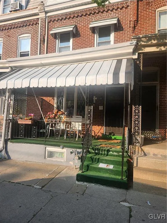 327 1/2 N 15th St photo 1