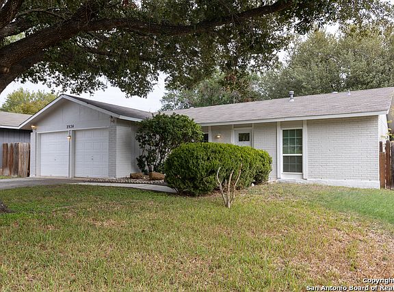 2nd image of 2934 Lakebriar St