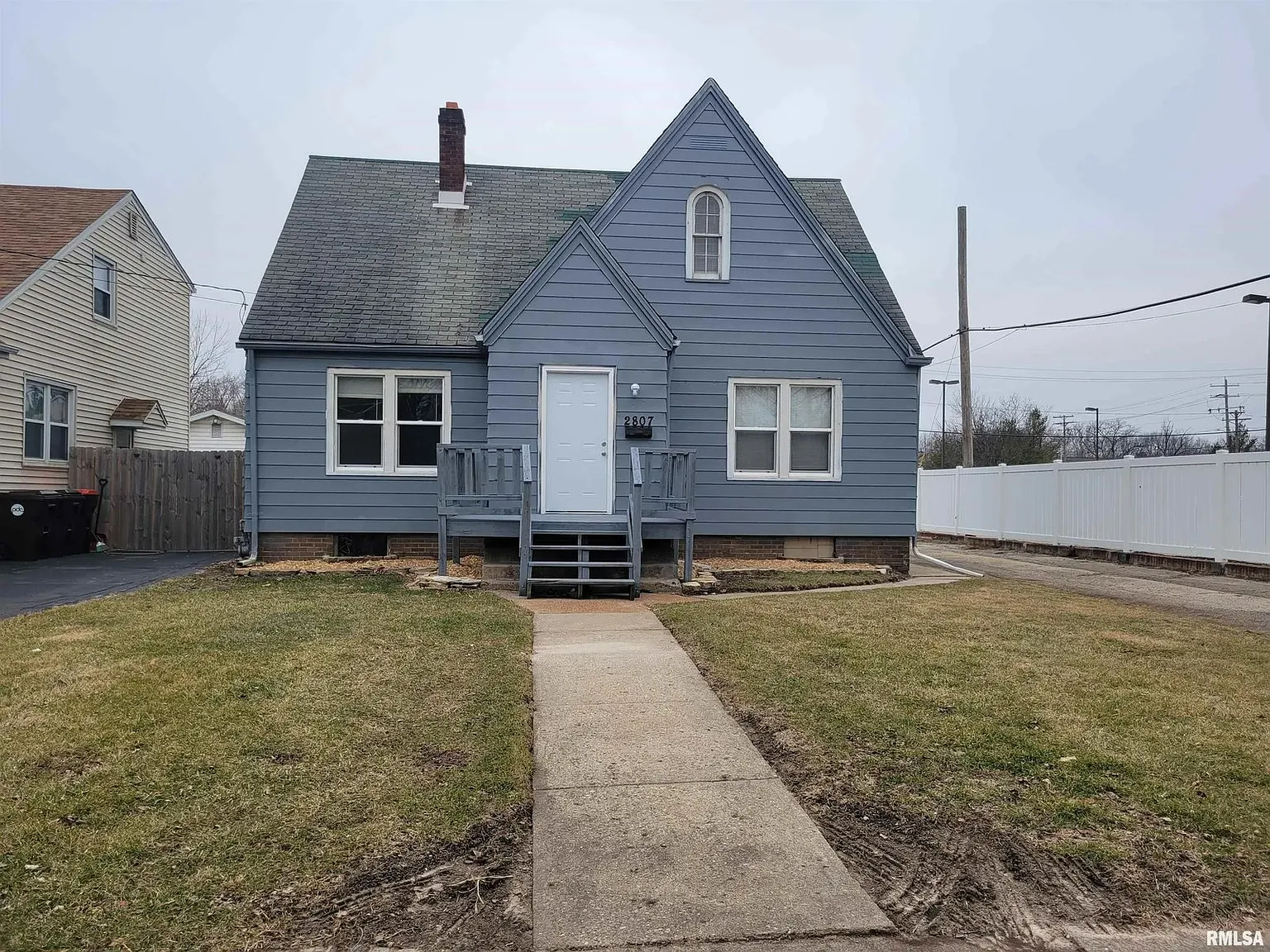 3 bed, 1.0 bath, 1570 sqft, $1,297 — Photo 1