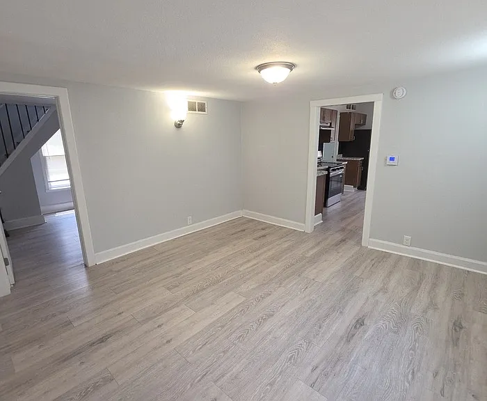 1332 S Pleasant St — Photo 4
