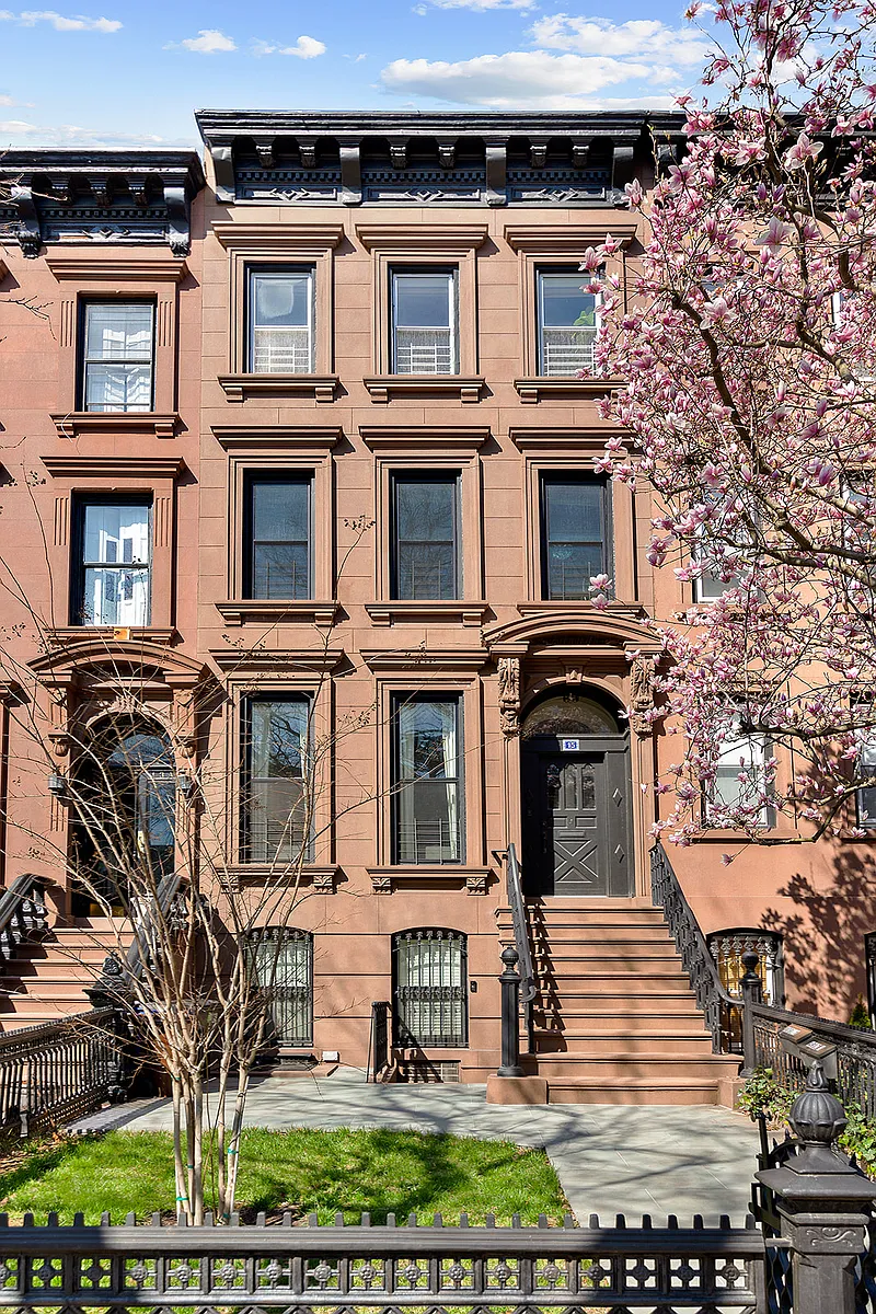 Building Photo - 15 3rd Pl #2