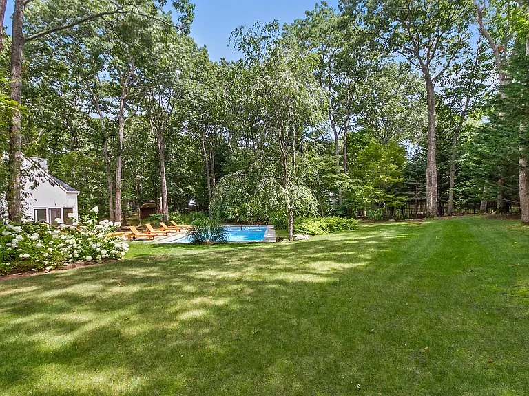 4 Foxglove Rd — Photo 2
