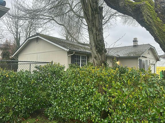 3rd image of 5109 Beverly Ave NE