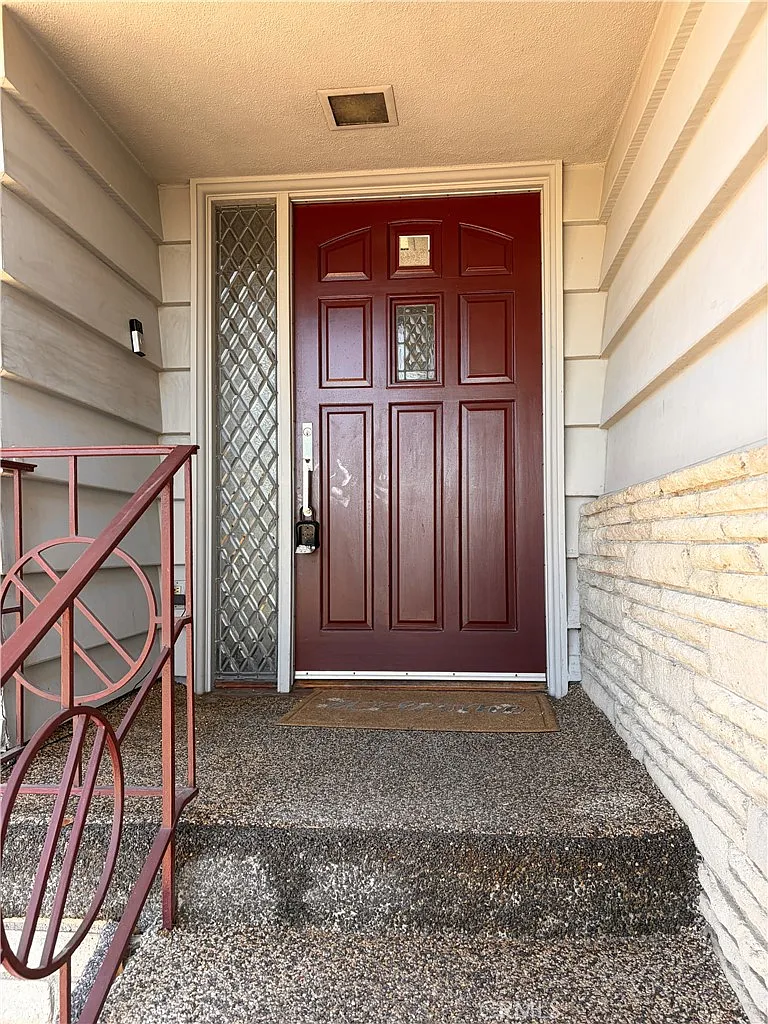 3 bed, 2466 sqft, $5,995 — Photo 2