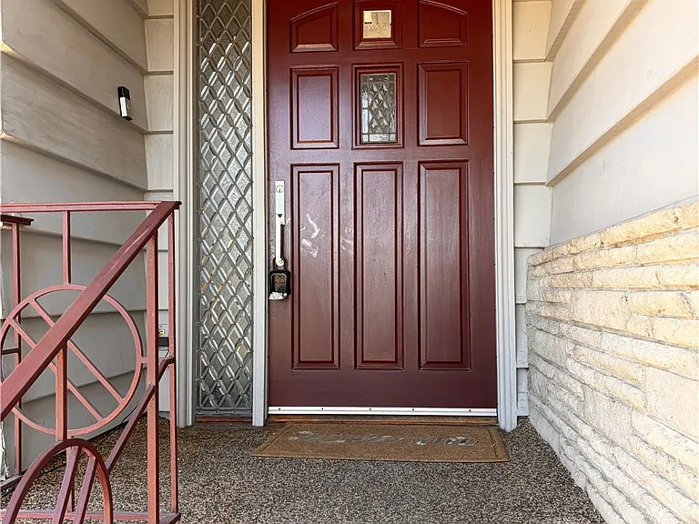 17 Andrea Ln — Photo 2