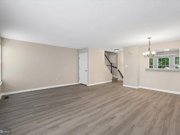 104 Frazer Dr — Photo 20