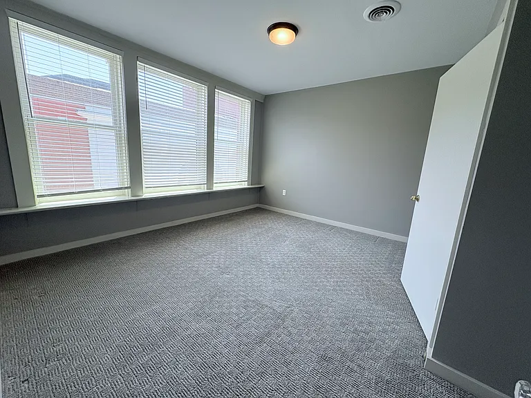 7 W Philadelphia St #3F — Photo 10