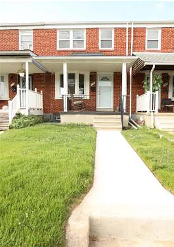 3 bed, 1.0 bath, 992 sqft, $1,745 — Photo 1