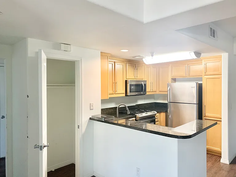The Watermarque Apartments — Photo 55