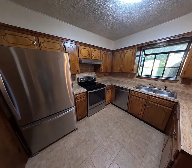 1412 Janet Ln — Photo 4