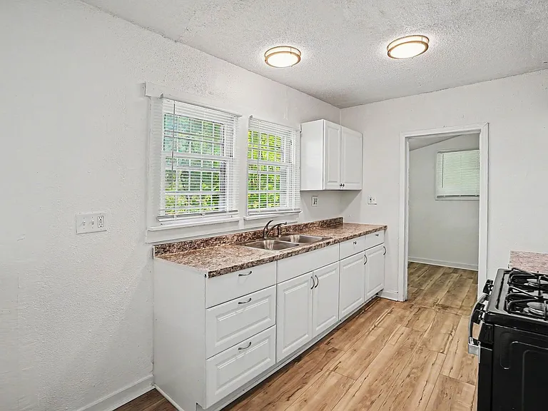 5013 S Benton Ave — Photo 2