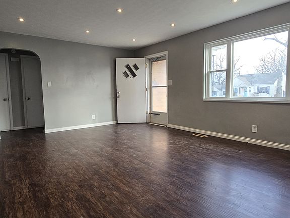 3rd image of 2909 California Ave