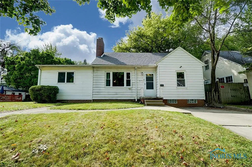 2035 Wyndhurst Rd photo 1