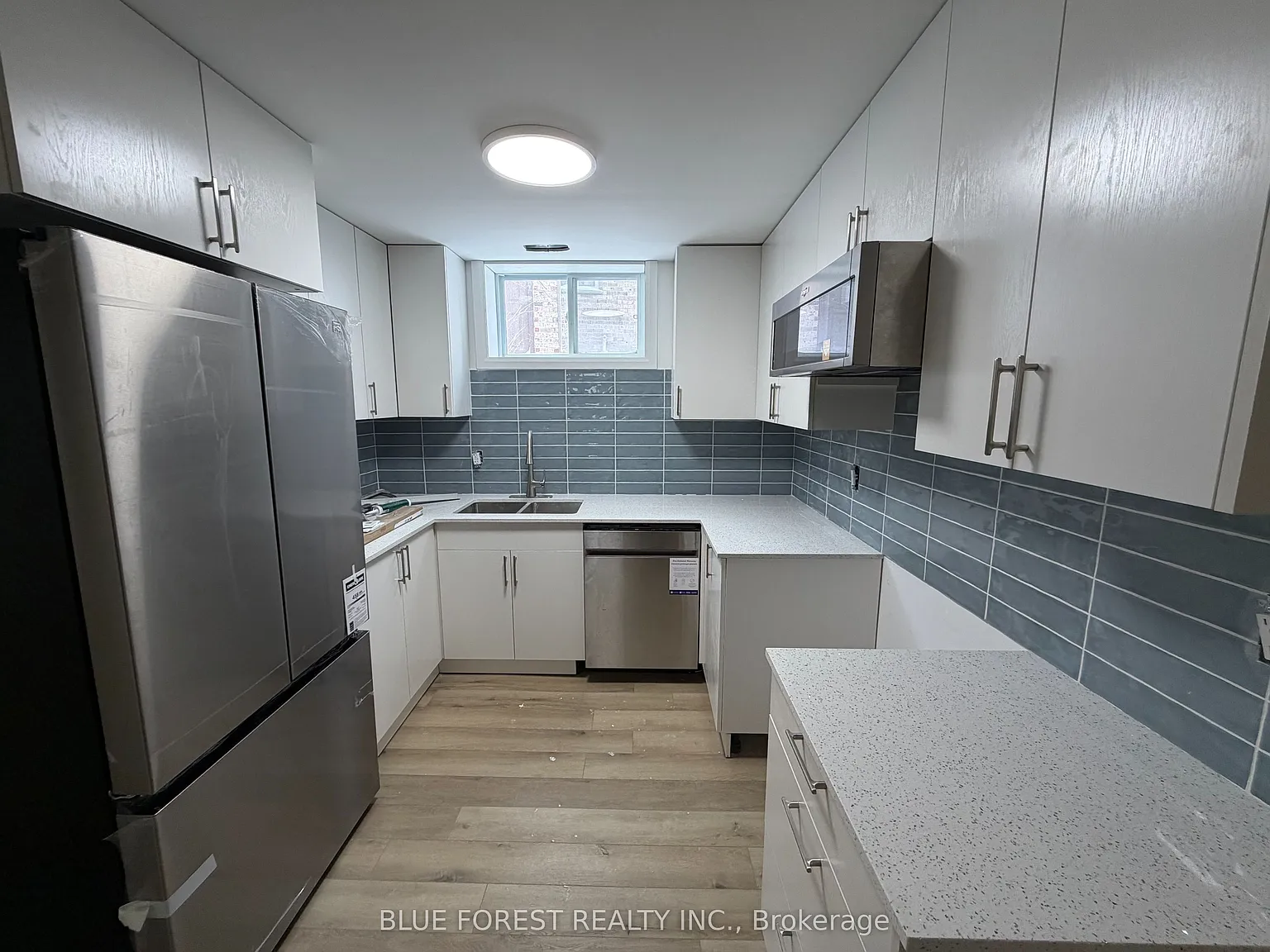3 bed, $1,899 — Photo 2