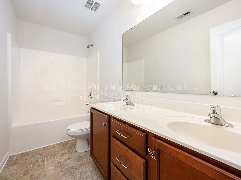 3530 Alister Ave SW — Photo 24