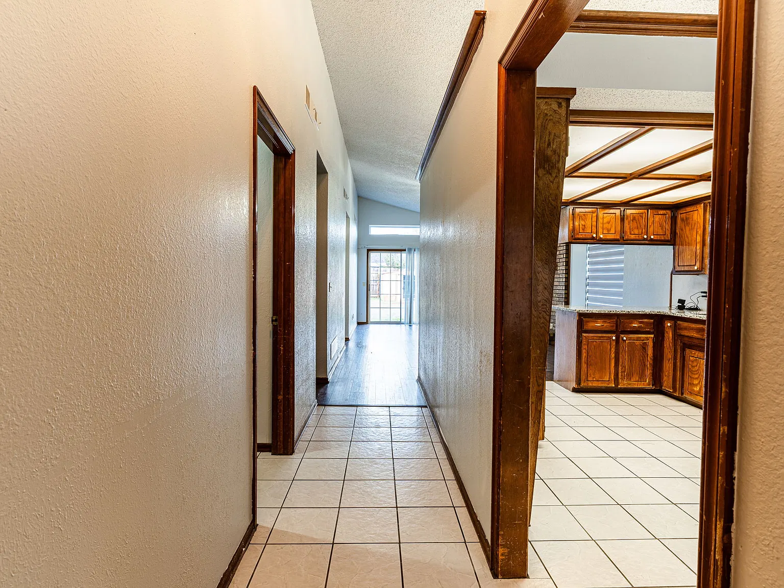 3 bed, 1500 sqft, $1,600 — Photo 3