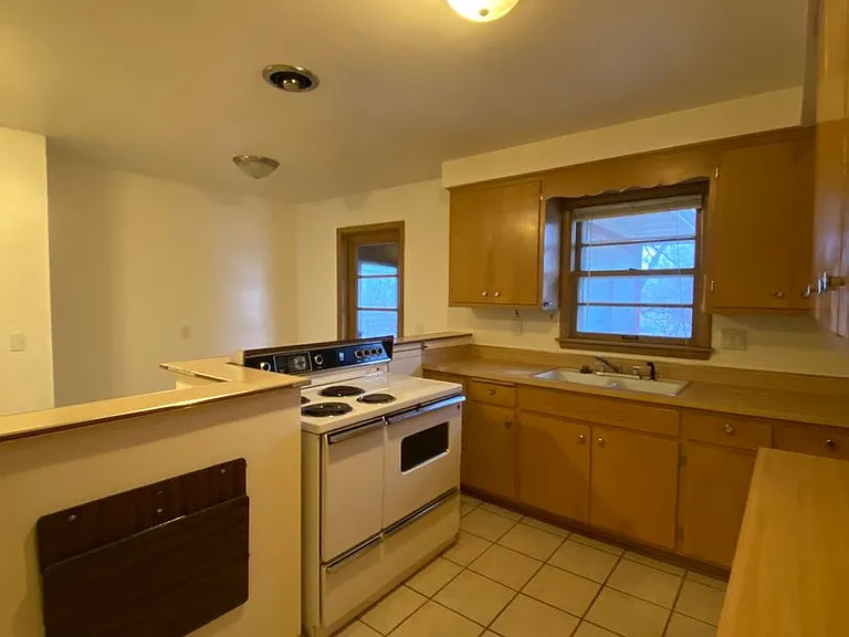 401 Berwyn Dr — Photo 5