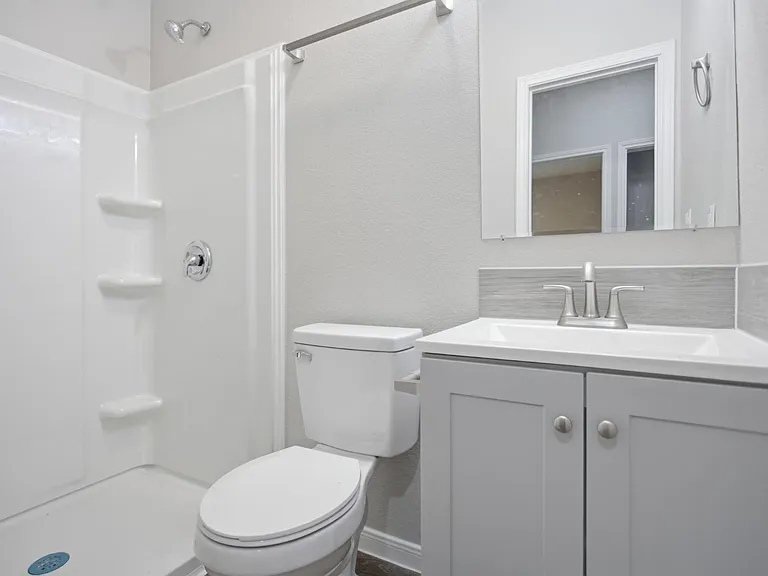 611 Carpenter Ave #201 — Photo 14